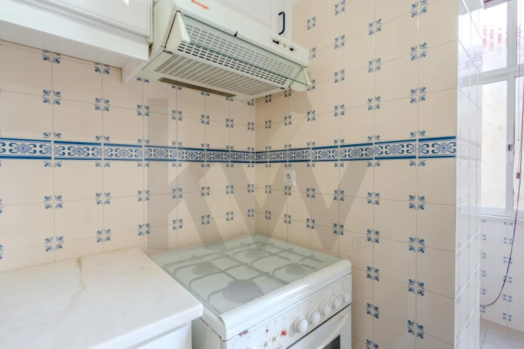 Apartamento T2 para Venda em Campolide Foto 16