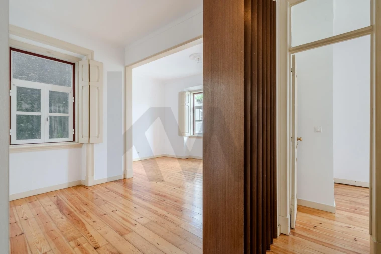 Apartamento T2 para Venda em Campolide Foto 8