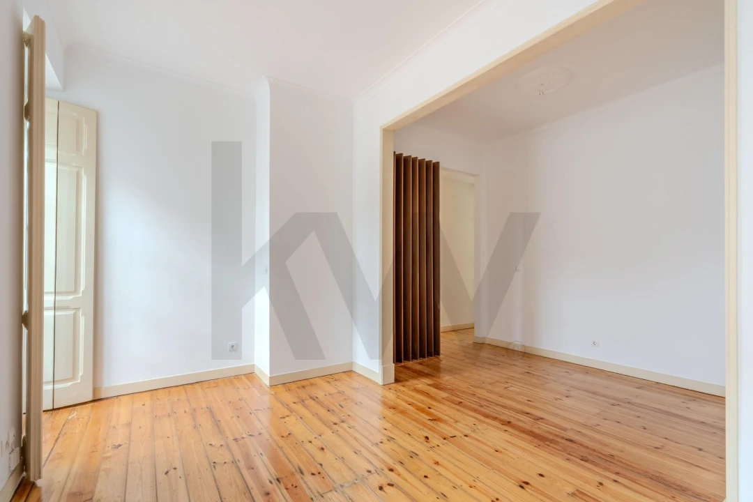 Apartamento T2 para Venda em Campolide Foto 5