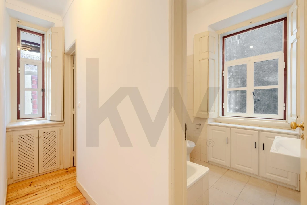 Apartamento T2 para Venda em Campolide Foto 23