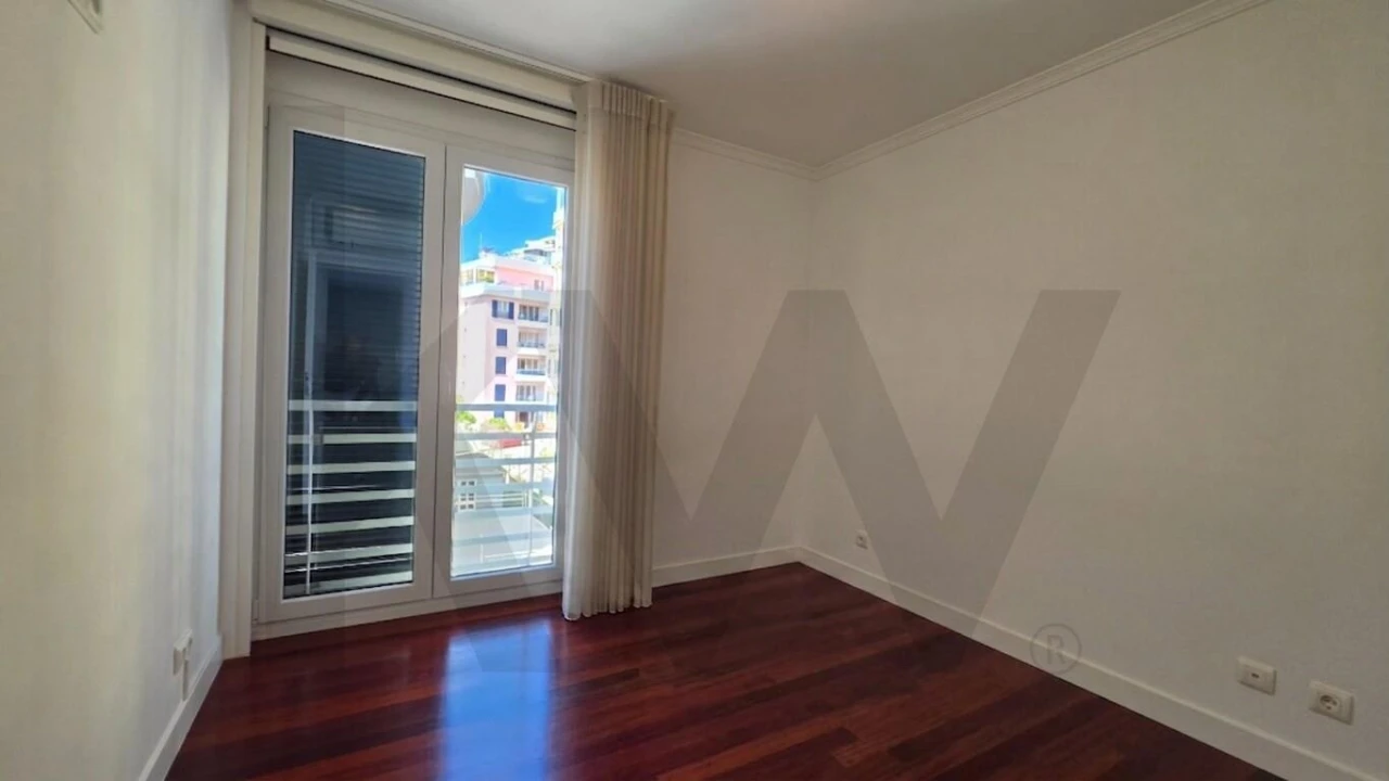 Apartamento T3 para Arrendamento em São Martinho Foto 17