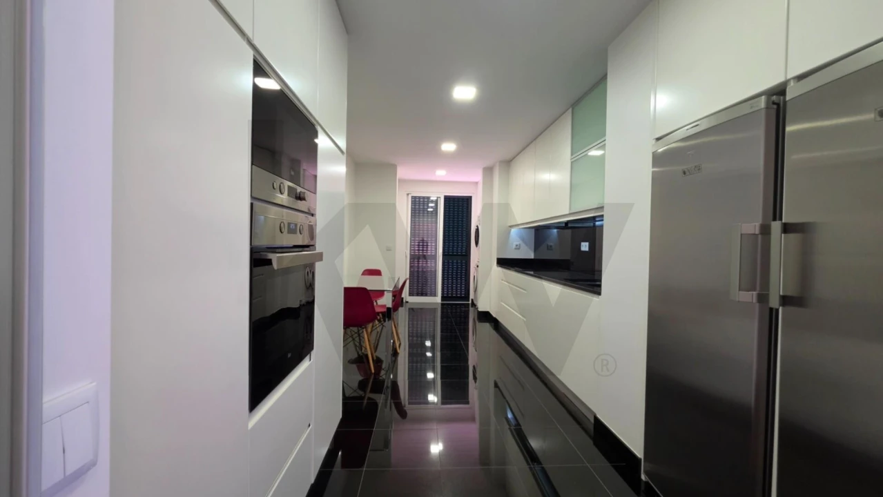 Apartamento T3 para Arrendamento em São Martinho Foto 8