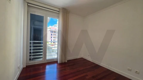 Apartamento T3 para Arrendamento em São Martinho