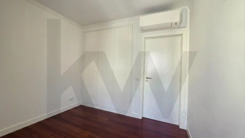 Apartamento T3 para Arrendamento em São Martinho