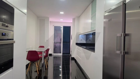 Apartamento T3 para Arrendamento em São Martinho