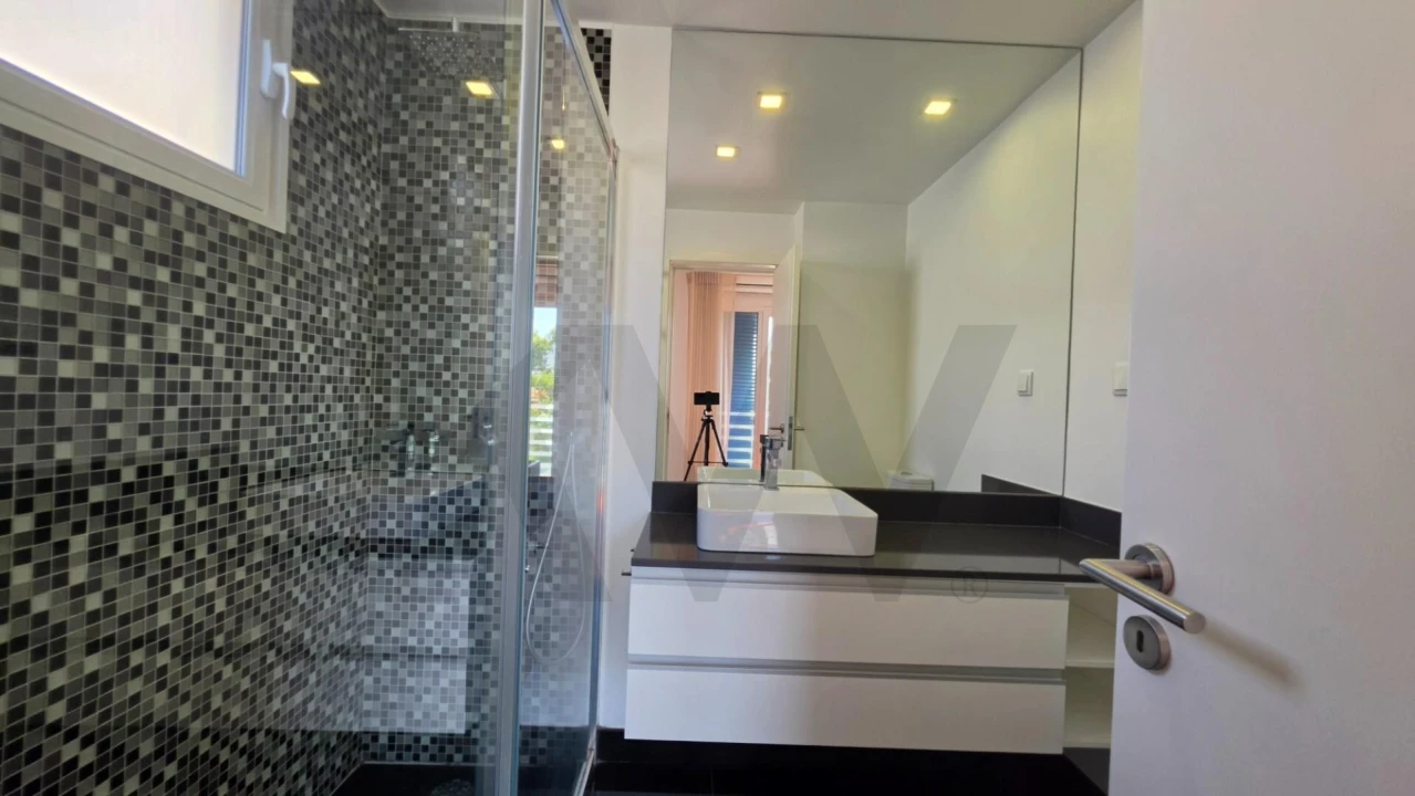 Apartamento T3 para Arrendamento em São Martinho Foto 16