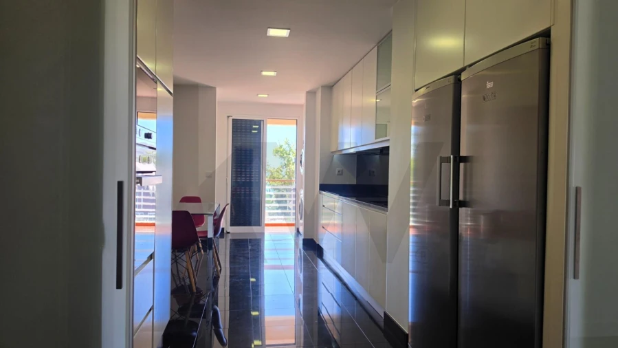 Apartamento T3 para Arrendamento em São Martinho Foto 6