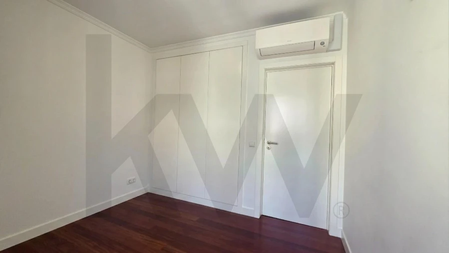 Apartamento T3 para Arrendamento em São Martinho Foto 18