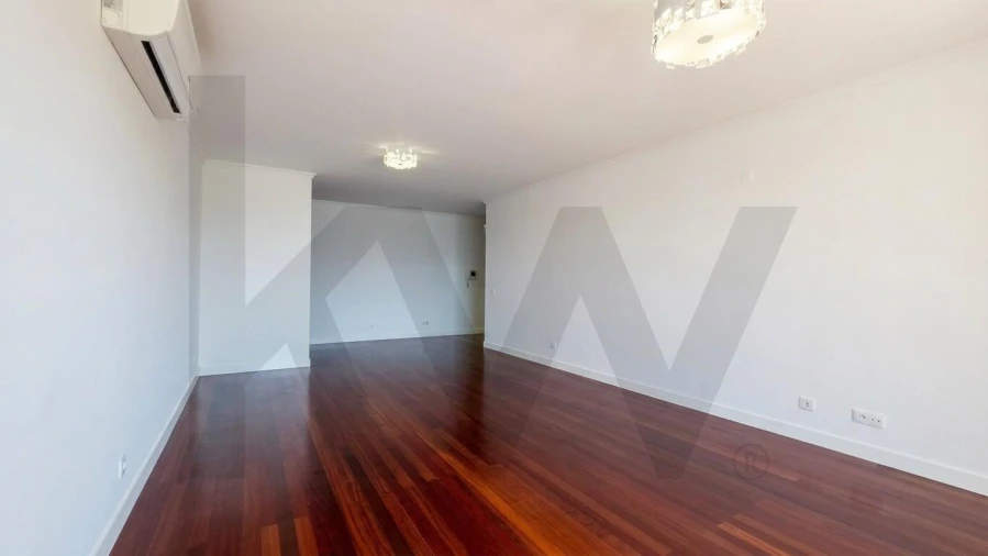 Apartamento T3 para Arrendamento em São Martinho Foto 5