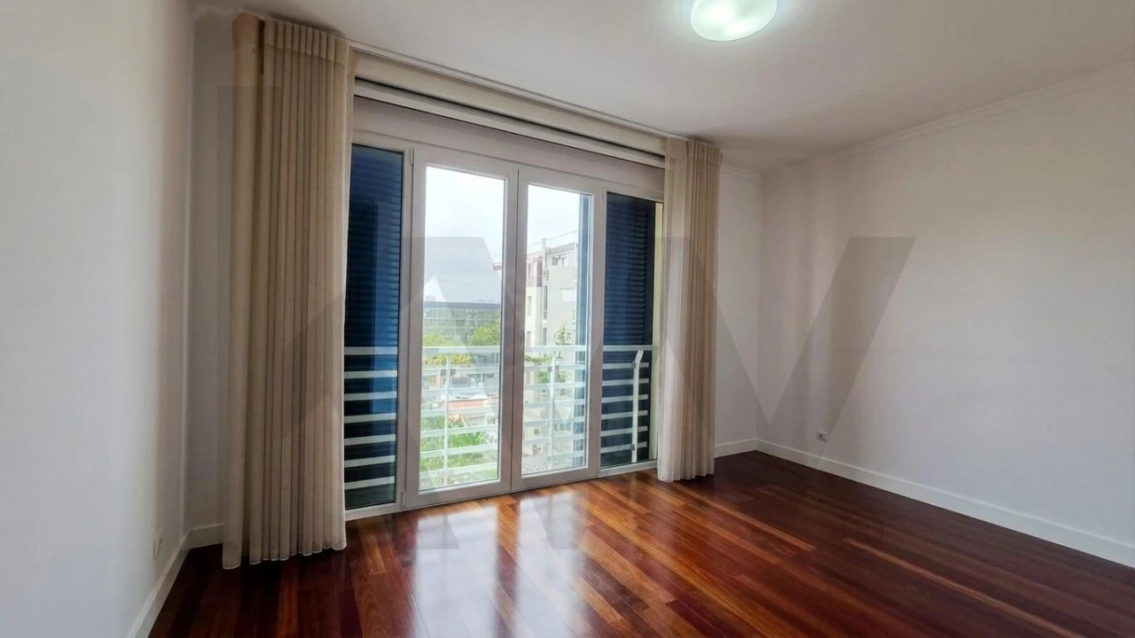 Apartamento T3 para Arrendamento em São Martinho Foto 12