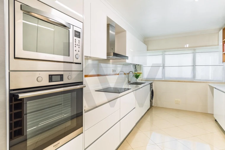 Apartamento T3 para Venda em Carnide Foto 7