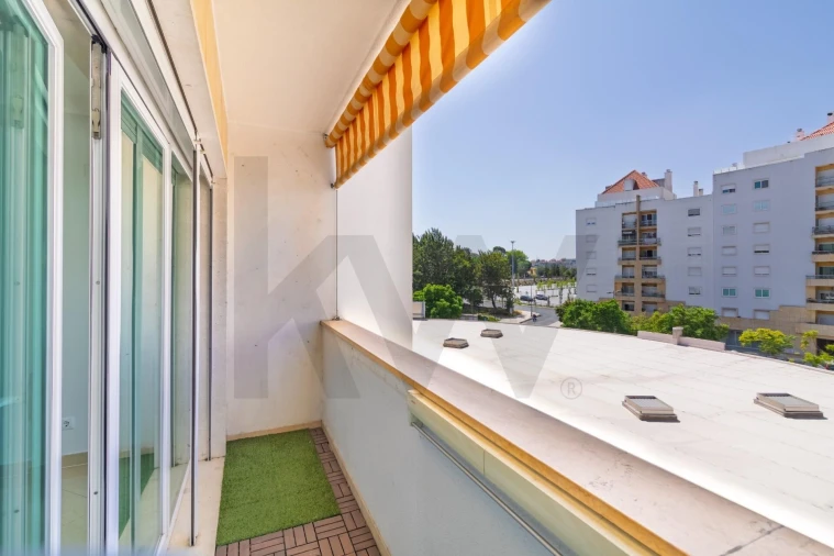 Apartamento T3 para Venda em Carnide Foto 2