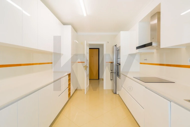 Apartamento T3 para Venda em Carnide Foto 8