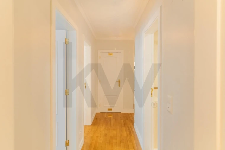 Apartamento T3 para Venda em Carnide Foto 9