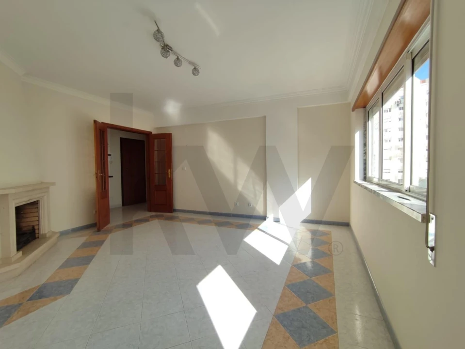 Apartamento T2 para Arrendamento em Corroios Foto 7
