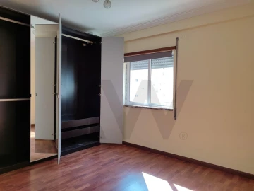 Apartamento T2 para Arrendamento em Corroios