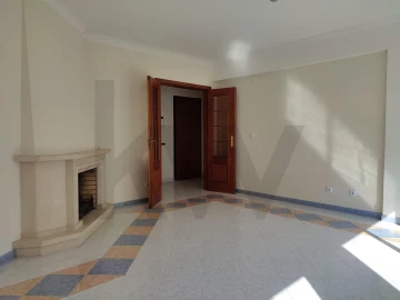 Apartamento T2 para Arrendamento em Corroios