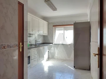Apartamento T2 para Arrendamento em Corroios