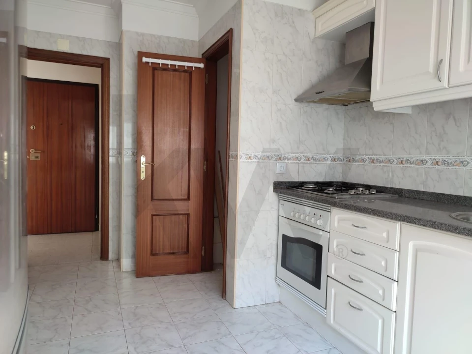 Apartamento T2 para Arrendamento em Corroios Foto 14