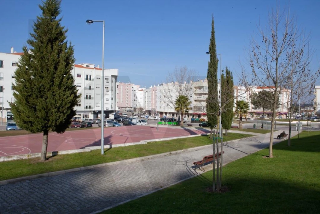 Apartamento T2 para Arrendamento em Corroios Foto 48