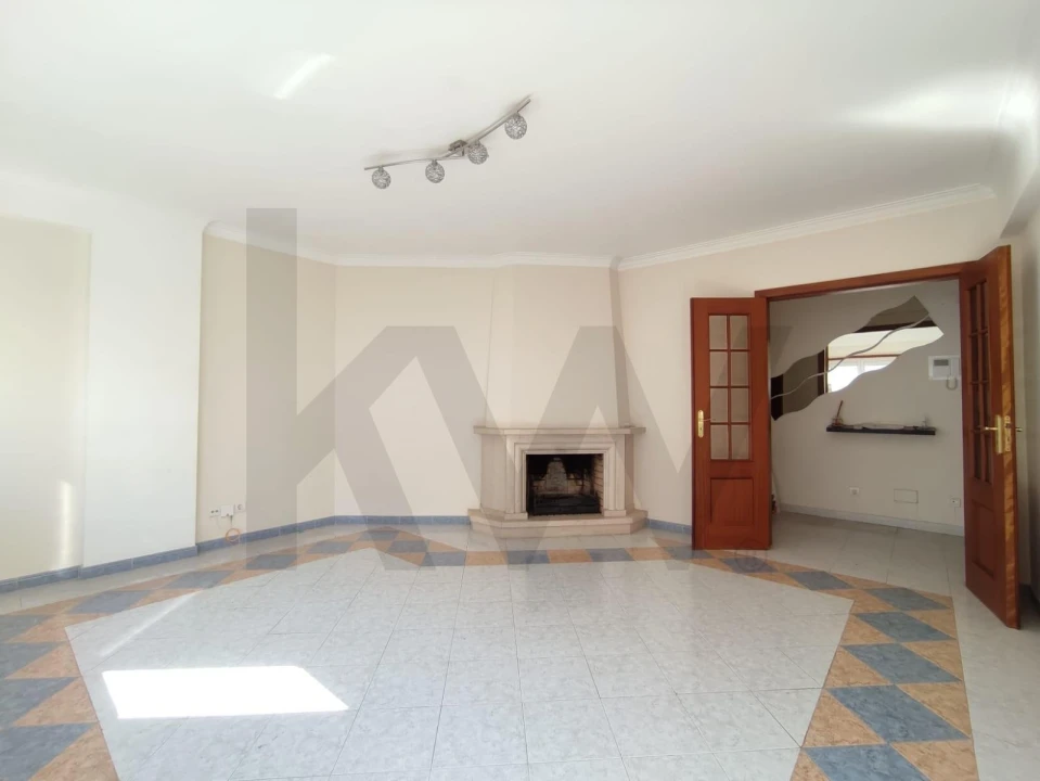 Apartamento T2 para Arrendamento em Corroios Foto 5