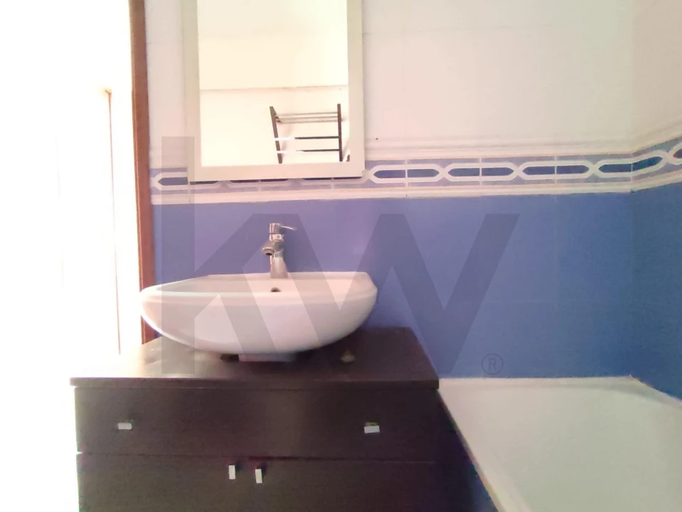 Apartamento T2 para Arrendamento em Corroios Foto 19