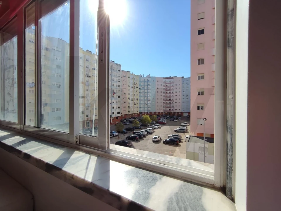 Apartamento T2 para Arrendamento em Corroios Foto 8