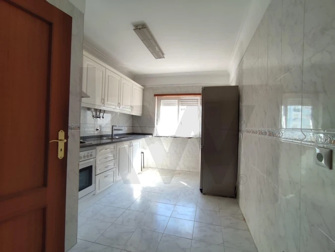 Apartamento T2 para Arrendamento em Corroios Foto 9