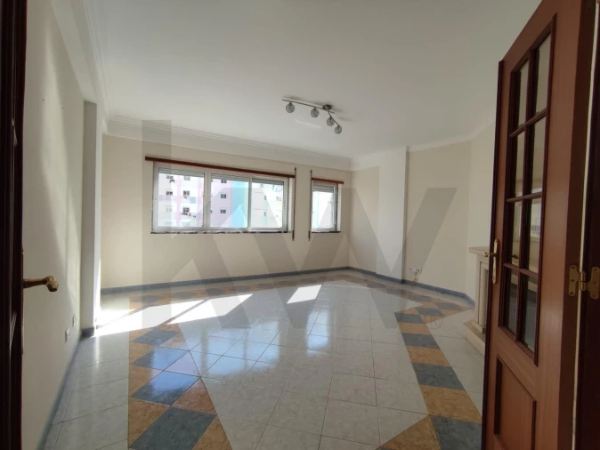 Apartamento T2 para Arrendamento em Corroios Foto 3