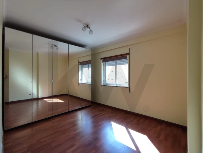 Apartamento T2 para Arrendamento em Corroios Foto 22