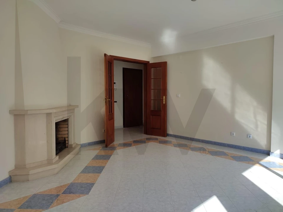 Apartamento T2 para Arrendamento em Corroios Foto 6