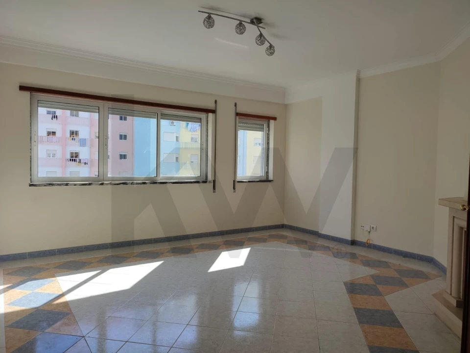Apartamento T2 para Arrendamento em Corroios Foto 4