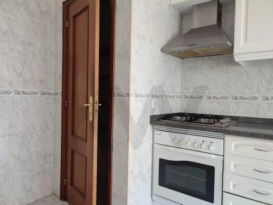 Apartamento T2 para Arrendamento em Corroios Foto 11