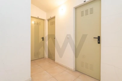 Apartamento T1 para Venda em Charneca de Caparica e Sobreda