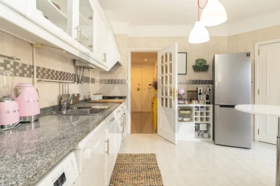 Apartamento T1 para Venda em Charneca de Caparica e Sobreda