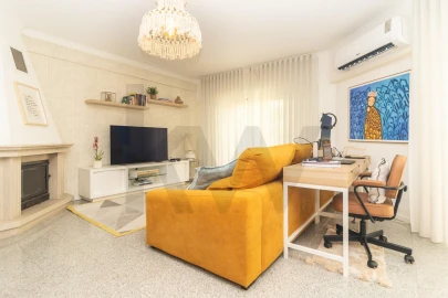 Apartamento T1 para Venda em Charneca de Caparica e Sobreda