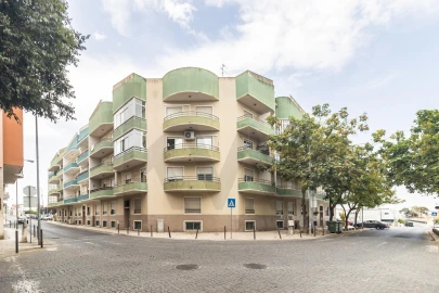 Apartamento T1 para Venda em Charneca de Caparica e Sobreda