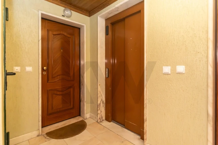 Apartamento T1 para Venda em Charneca de Caparica e Sobreda Foto 41