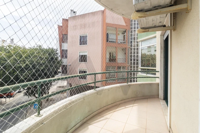 Apartamento T1 para Venda em Charneca de Caparica e Sobreda Foto 32