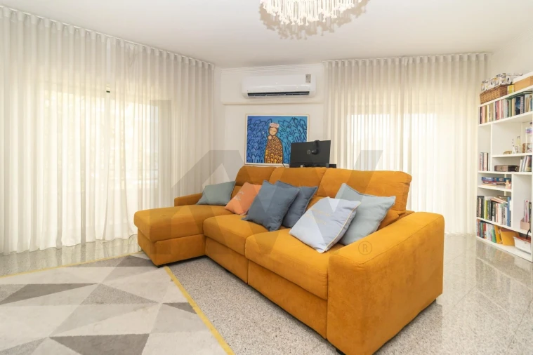 Apartamento T1 para Venda em Charneca de Caparica e Sobreda Foto 9