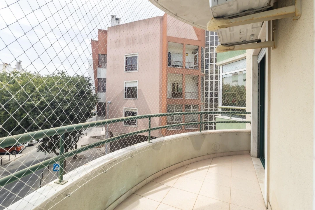 Apartamento T1 para Venda em Charneca de Caparica e Sobreda Foto 32