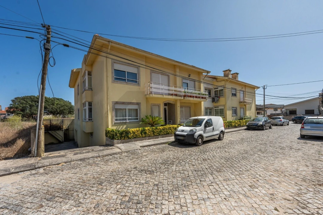 Apartamento T2 para Venda em Labruge Foto 2