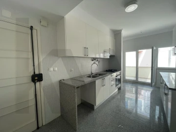 Apartamento T2 para Arrendamento em Estrela