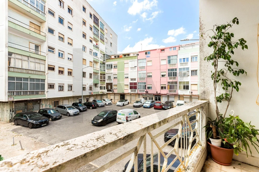 Apartamento T4 para Venda em Queluz e Belas Foto 1