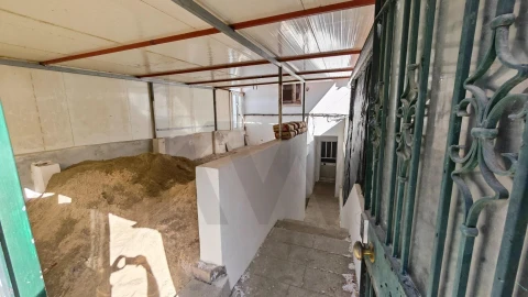 Moradia T2 para Venda em Barbacena e Vila Fernando