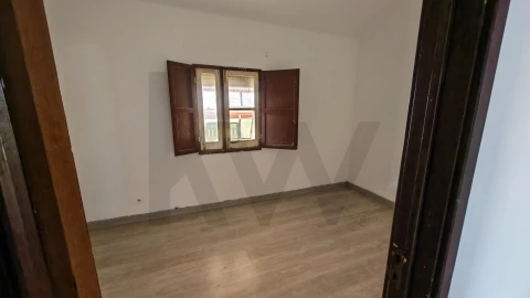Moradia T2 para Venda em Barbacena e Vila Fernando