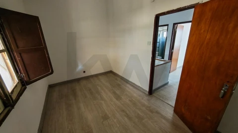 Moradia T2 para Venda em Barbacena e Vila Fernando