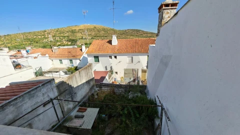 Moradia T2 para Venda em Barbacena e Vila Fernando