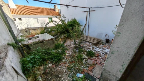 Moradia T2 para Venda em Barbacena e Vila Fernando