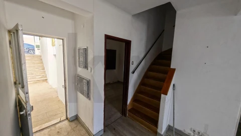 Moradia T2 para Venda em Barbacena e Vila Fernando